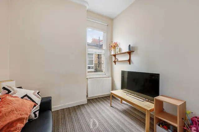 Photo 3 — Wymering Road, London, W9 2NE