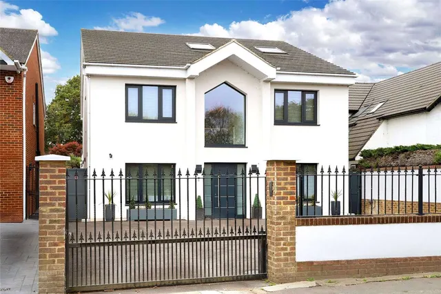 Thorney Lane South, Iver, Buckinghamshire, SL0 9AD, photo 1