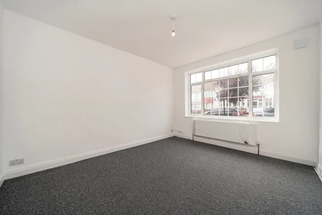 Kingsley Avenue, UB1, photo 2