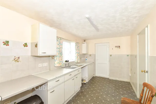 Manor Way, Uckfield, TN22, photo 3