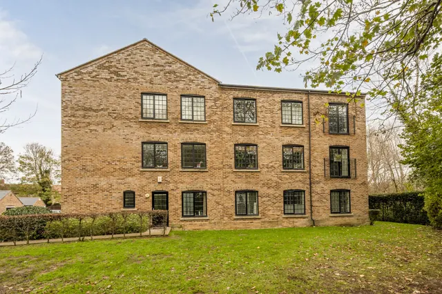 30 Crown Mill, London Road, Mitcham, photo 1