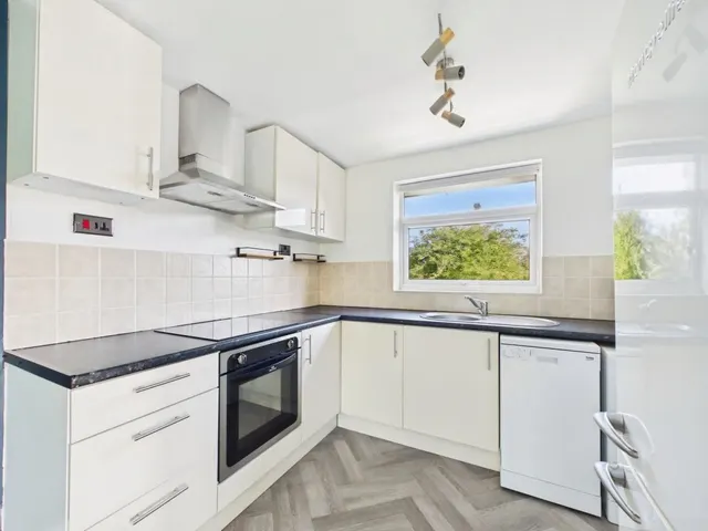 Halsey Drive, Hitchin, SG4, photo 2