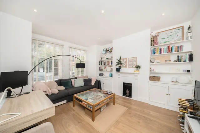 Haverhill Road, SW12, photo 2