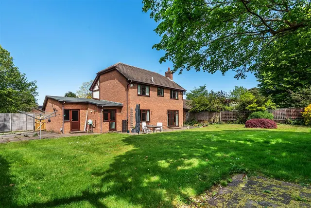 Aston Close, Ashtead, KT21, photo 1