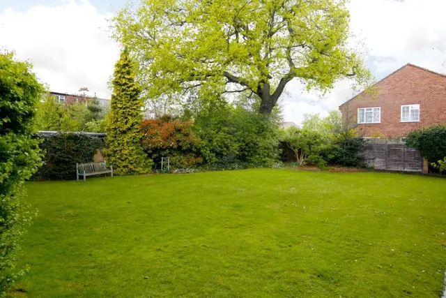 Photo 2 — Abbottsmede Close, Twickenham, TW1