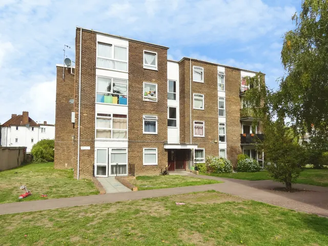 Woodcote Road, Wallington, SM6, photo 1