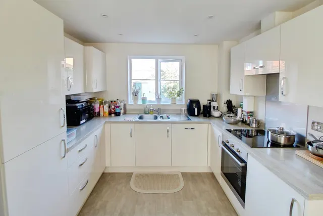 Damson Drive, Dogsthorpe, PE1, photo 3