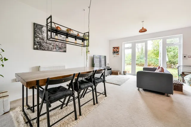 Photo 2 — 1 Victoria Mews, GUILDFORD