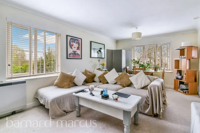 Lawrie Park Road, London, photo 1