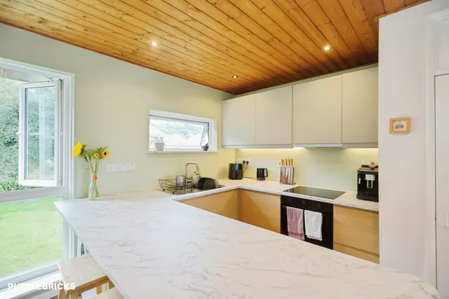 Ffordd Hebog, Y Felinheli, LL56, photo 1