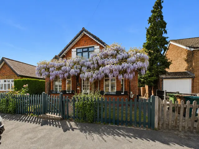 Wellington Road, Ashford, TW15, photo 1