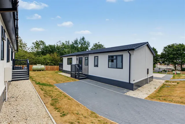 Frances Way, Killarney Park, NG6, photo 1