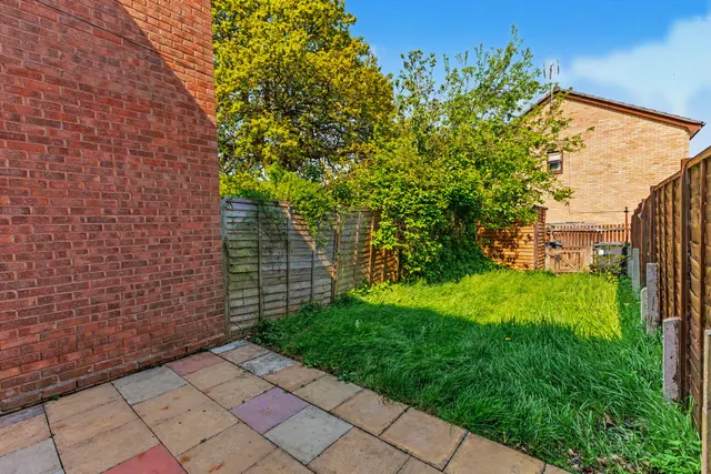 Photo 3 — Turton Way, Kenilworth, CV8