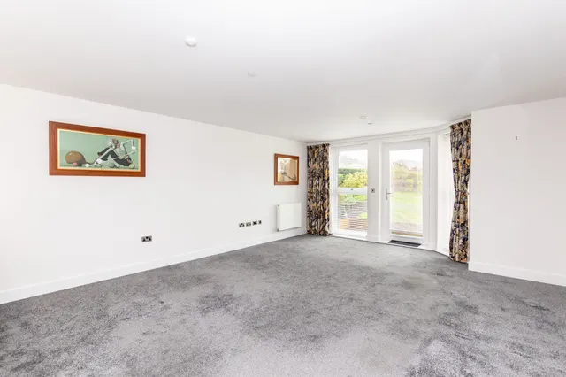 Pwllycrochan Avenue, Colwyn Bay, photo 3
