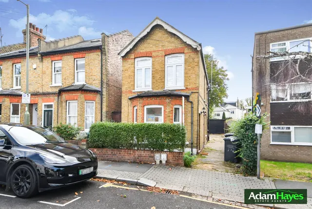 Hutton Grove, North Finchley, N12, photo 1