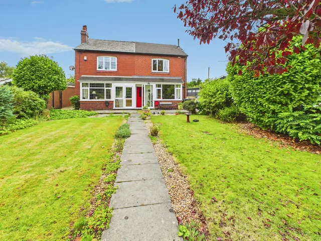 Woods Road, Wigan, WN2, photo 1