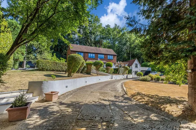 Valley Road, Rickmansworth, Hertfordshire, WD3 4BH, photo 1