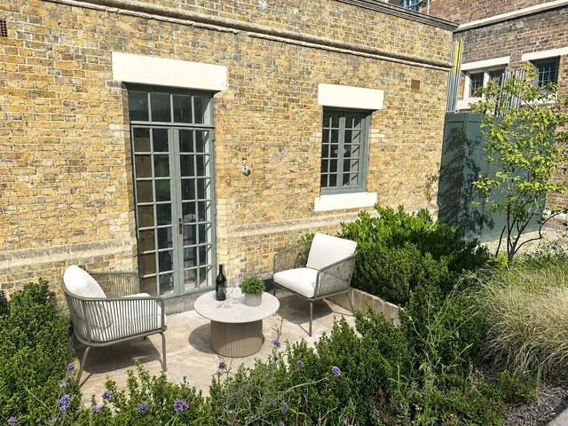 St. George's Gardens, London, SW17, photo 3
