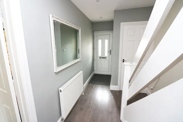 Aymer Drive, Surrey Staines-upon-Thames, TW18, photo 2