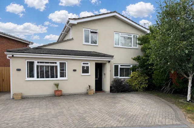 Aymer Drive, Surrey Staines-upon-Thames, TW18, photo 1