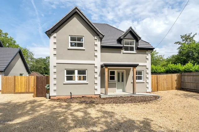 Shawfield Lane, Ash, Surrey, GU12 6QZ, photo 1