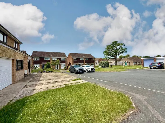 Photo 2 — Bevisland, Swindon, Wiltshire, SN3 6AN