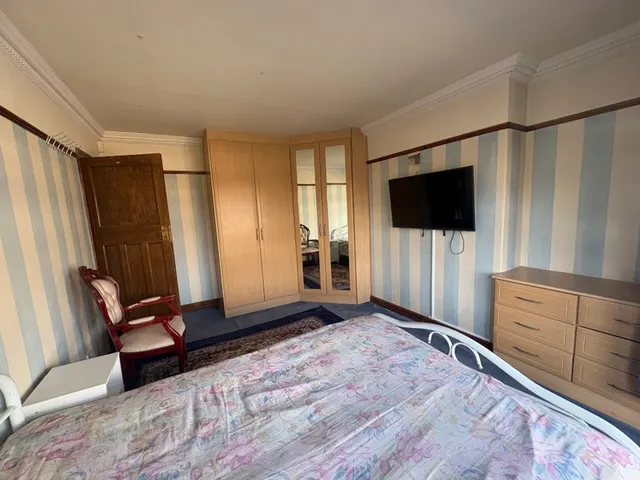 Sandhurst Drive, Ilford, IG3, photo 1