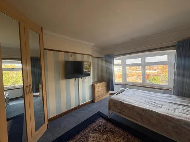 Sandhurst Drive, Ilford, IG3, photo 2