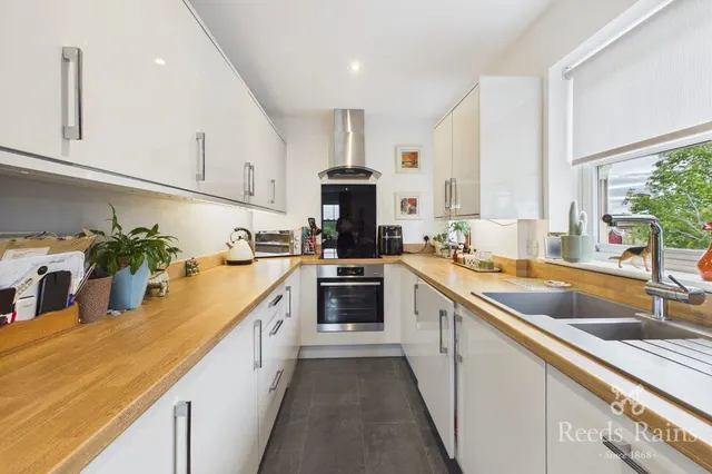 Halifax Road, Liversedge, WF15, photo 3