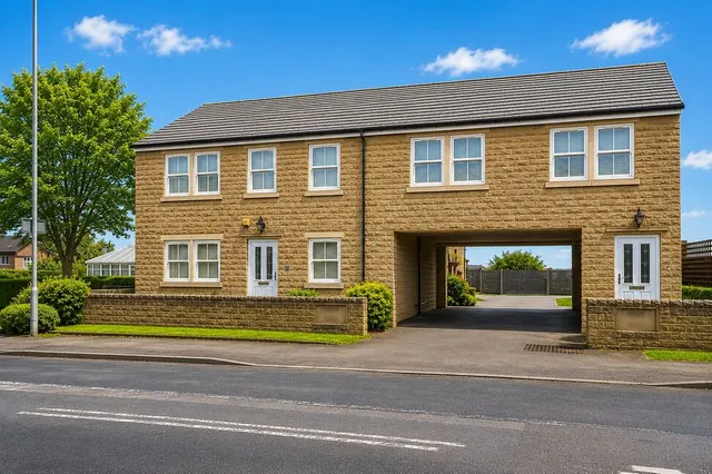 Halifax Road, Liversedge, WF15, photo 1