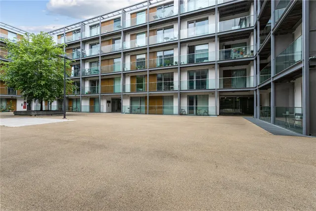 Highbury Stadium Square, London, N5, photo 1