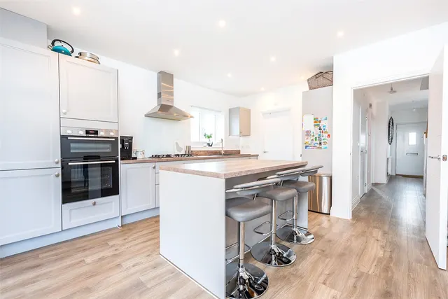 Photo 3 — Brampton View, Farnborough, Hampshire, GU14 0FT