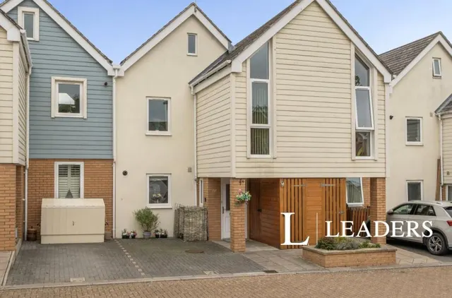 Earl Godwin Close, Fareham, PO16, photo 2