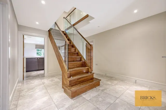 Photo 2 — Wells Gate Close, Woodford Green, IG8 0FD
