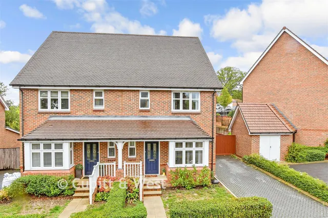 Consort Drive, Leatherhead, KT22, photo 1