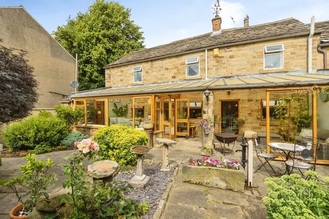 Shay Lane, Walton, Wakefield, West Yorkshire, WF2, photo 1