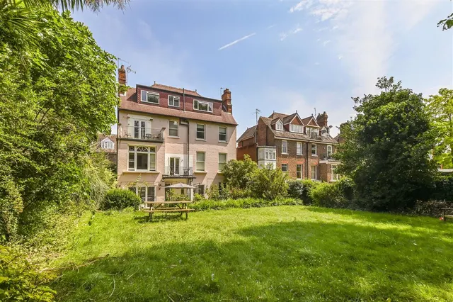 Photo 2 — Daleham Gardens, Hampstead, London NW3 5BY