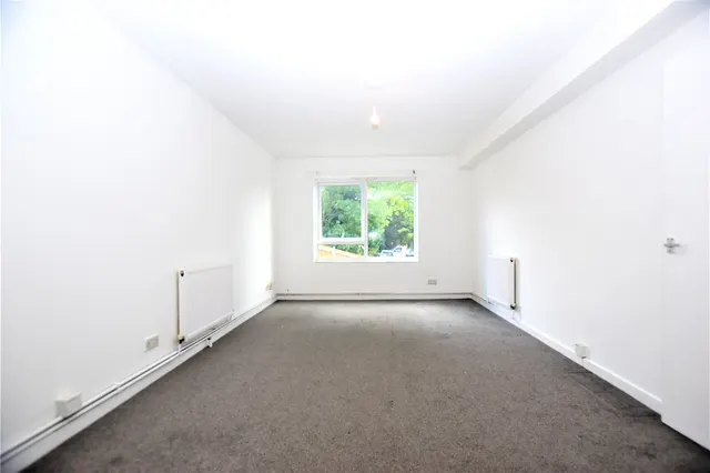 Claret Gardens, London, SE25, photo 2