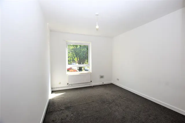 Claret Gardens, London, SE25, photo 3