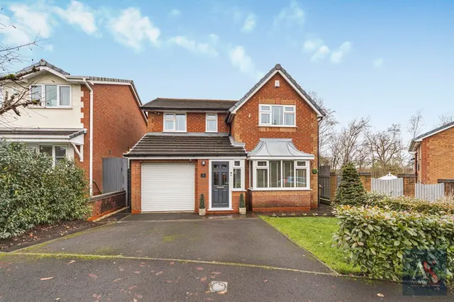 Photo 2 — Badger Close, Rochdale OL16 4QR