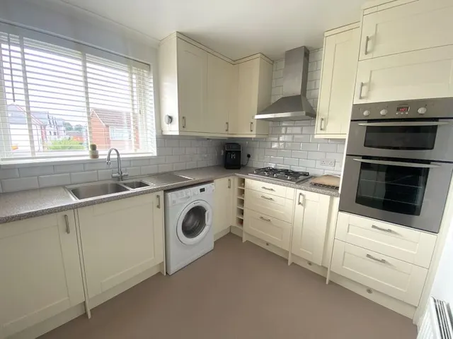 Photo 2 — Cressington Place, Bourne End SL8 5SH