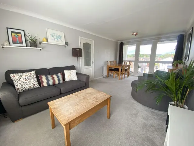 Cressington Place, Bourne End SL8 5SH, photo 1