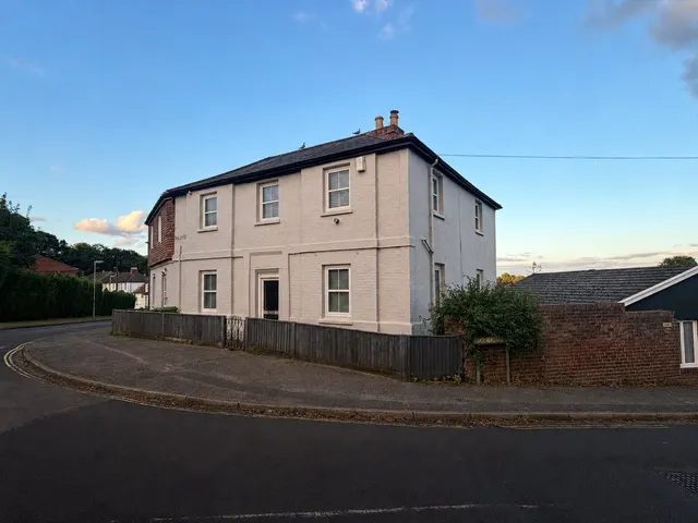 Pavilion Road, Aldershot, Hampshire, GU11 3NX, photo 1