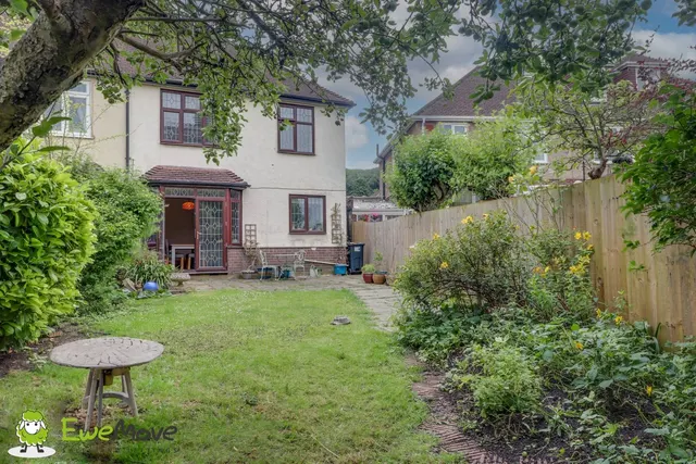 Elmwood Crescent, Luton, LU2, photo 3