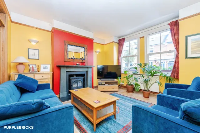 Oxford Gardens, London, W4, photo 1