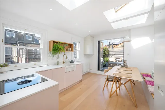 Shandon Road, London, SW4, photo 1