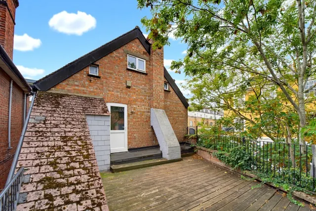 Clarence Street, Staines-upon-Thames, TW18, photo 3