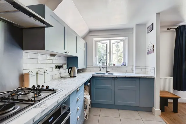 Kingfisher Close, Leatherhead, KT22, photo 3