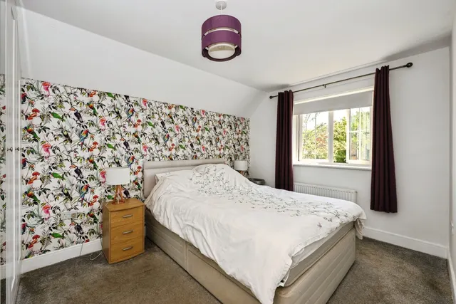 Kingfisher Close, Leatherhead, KT22, photo 2
