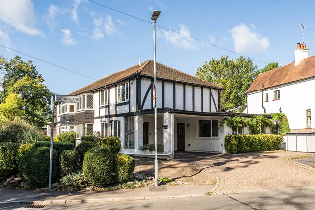 High Road, Eastcote, HA5, photo 1